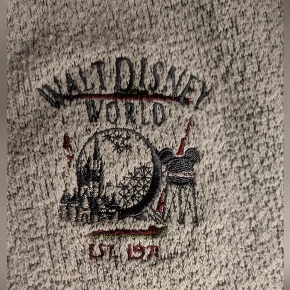 Vintage Walt Disney World Men's Gray Sweater with Embroidered Detail - Picture 2 of 6